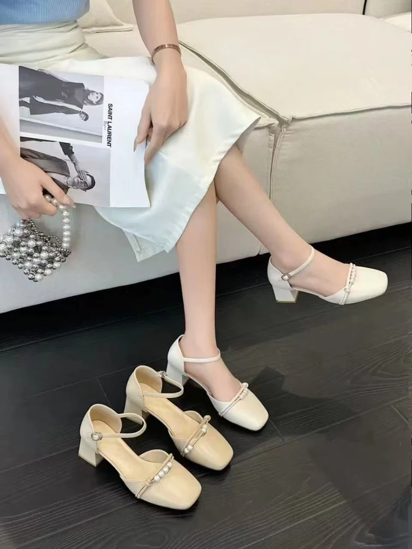 2005新款包头凉鞋包跟一字带凉鞋闪亮凉鞋低跟一字带粗跟女鞋7009