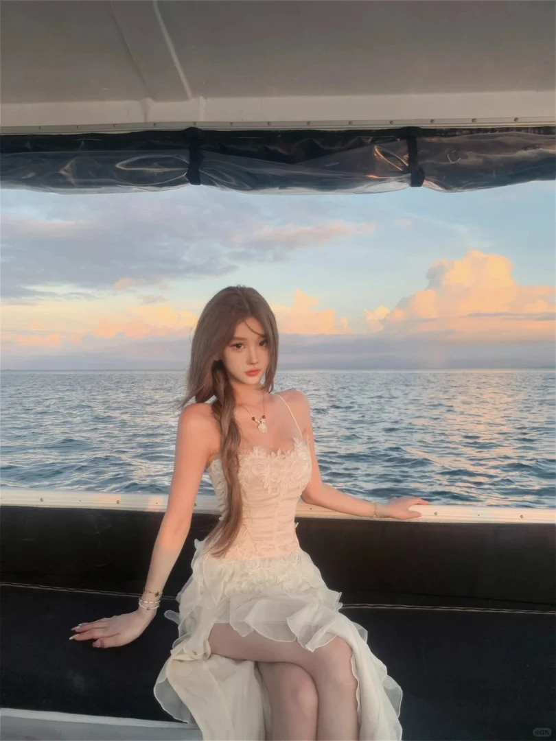 【爱神仙子】花朵连衣裙女设计感吊带裙女2025春夏收腰波浪密边裙子