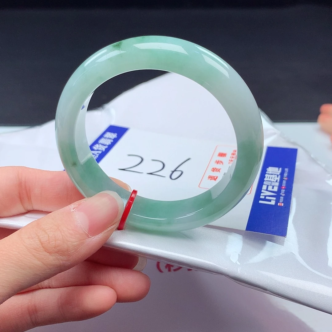 翡翠手镯未镶嵌52 817017