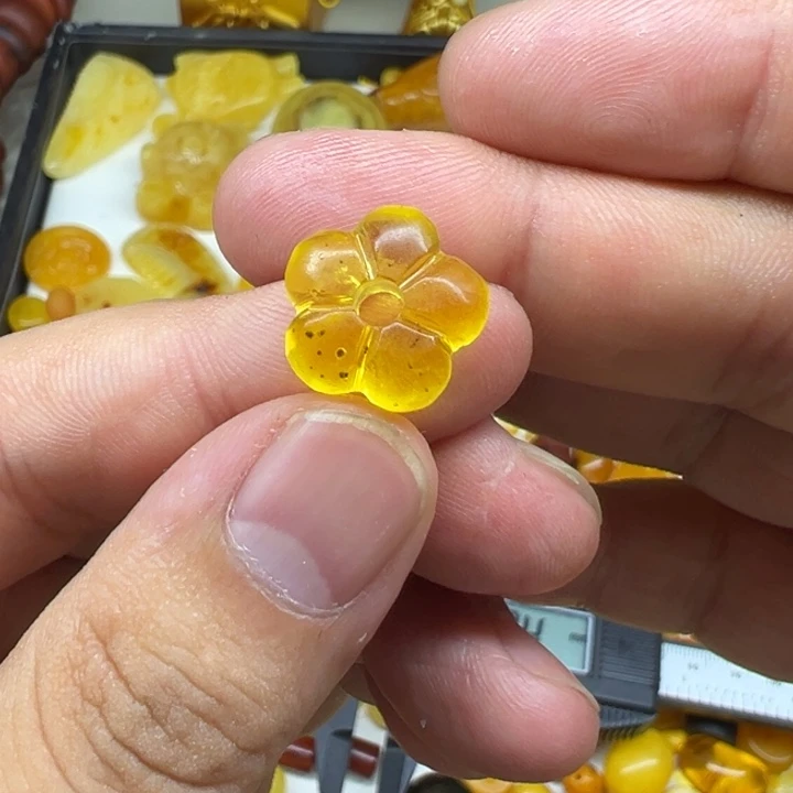 琥珀未镶嵌珠宝奇石