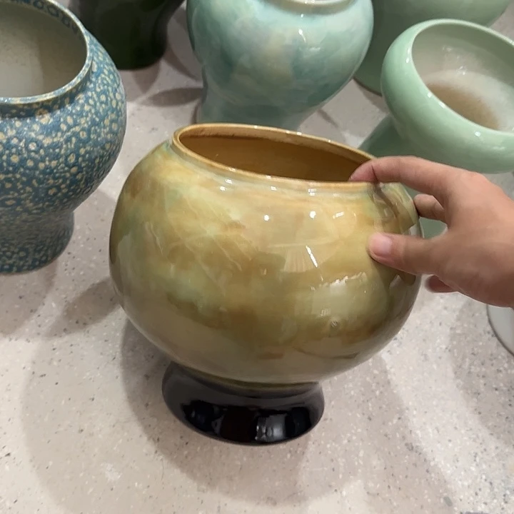 白泥花盆微瑕有孔