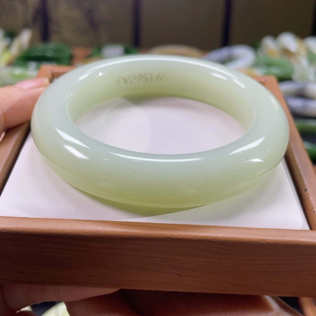 和田玉未镶嵌手镯60圈