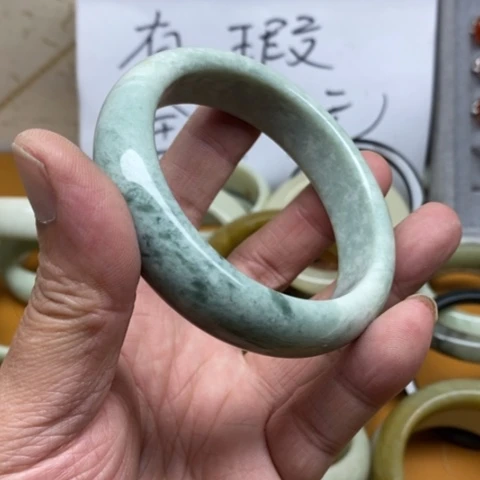 未镶嵌蛇纹石玉手镯惠**兰