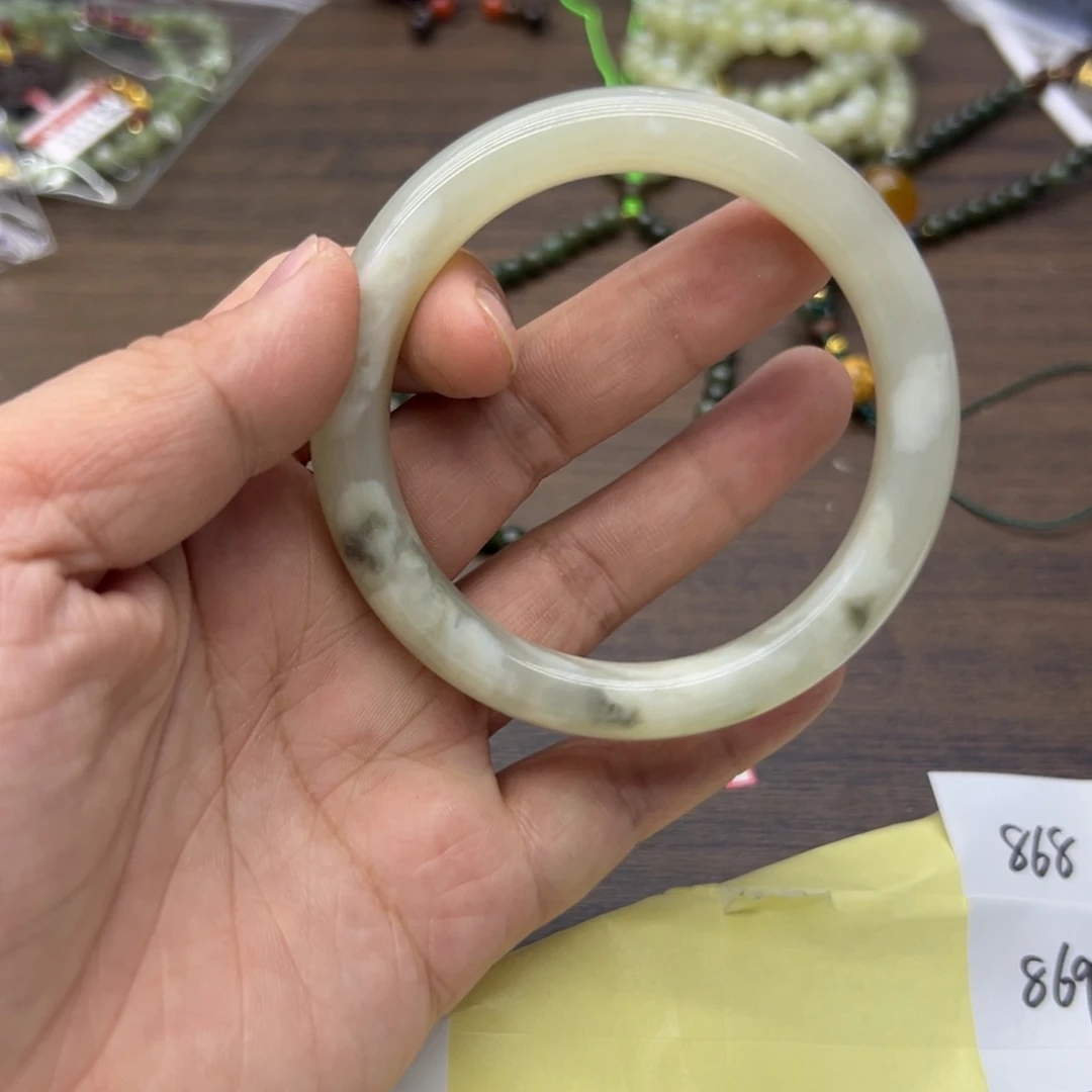 和田玉未镶嵌手镯58.4圈围859瑕