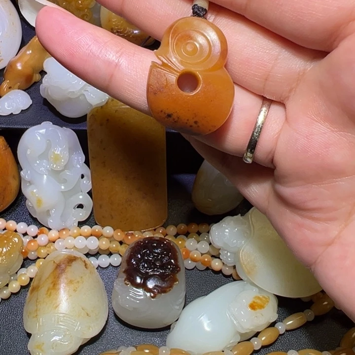 和田玉未镶嵌珠宝奇石