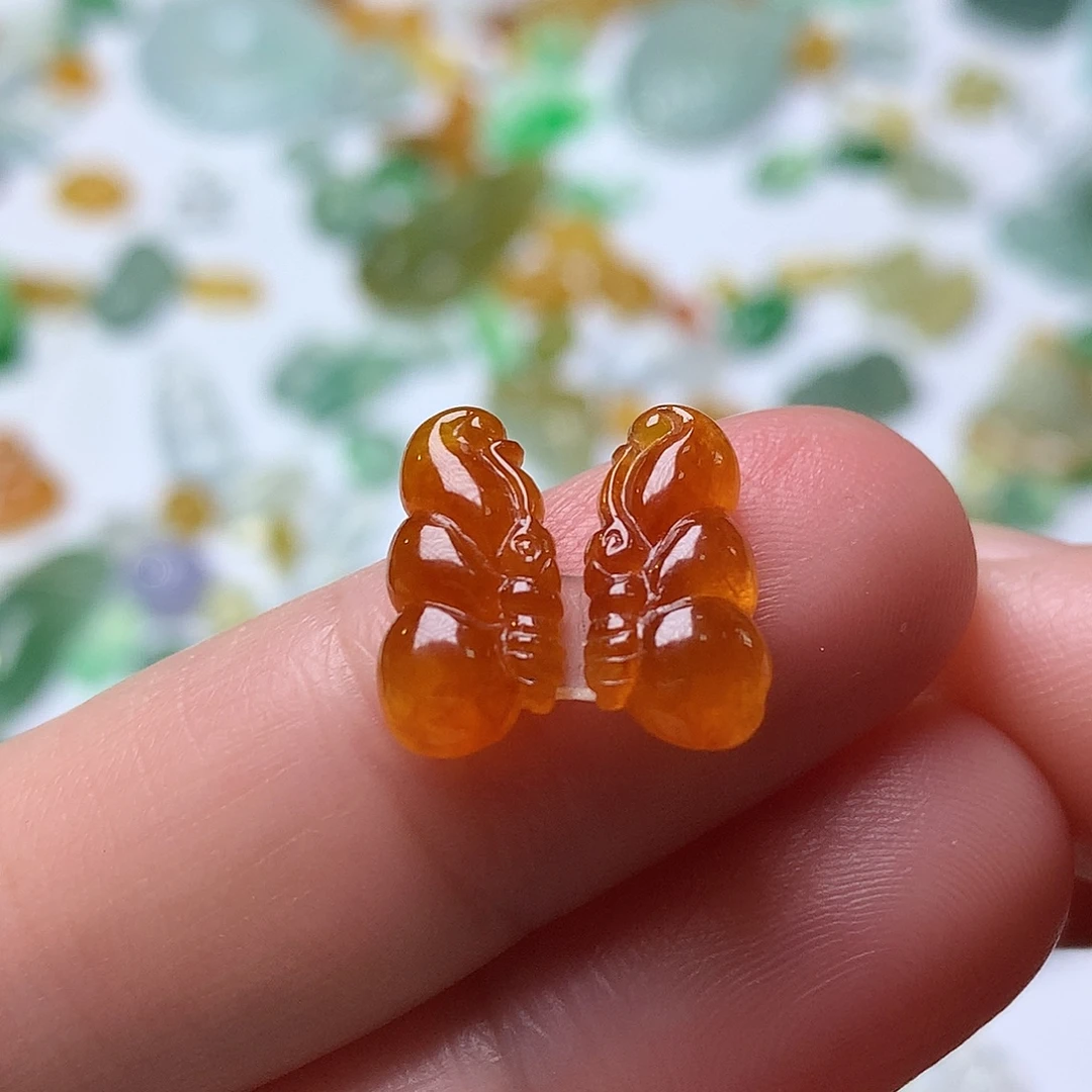 翡翠未镶嵌颈饰蝴蝶