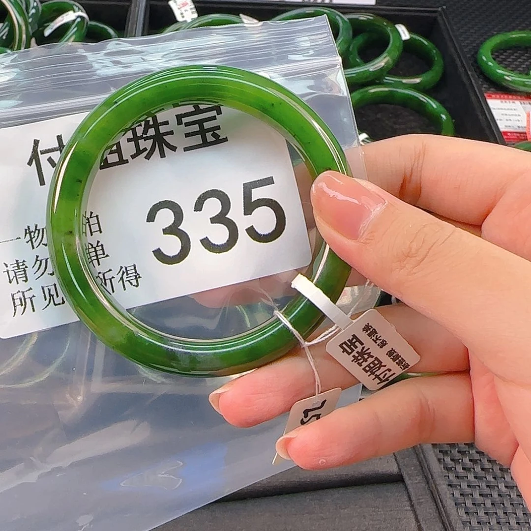 颈饰未镶嵌和田玉手镯57 335