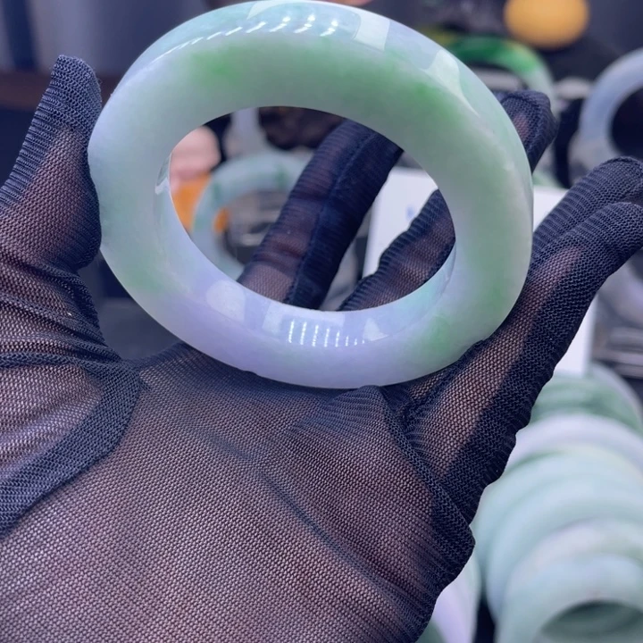 定制翡翠未镶嵌手镯