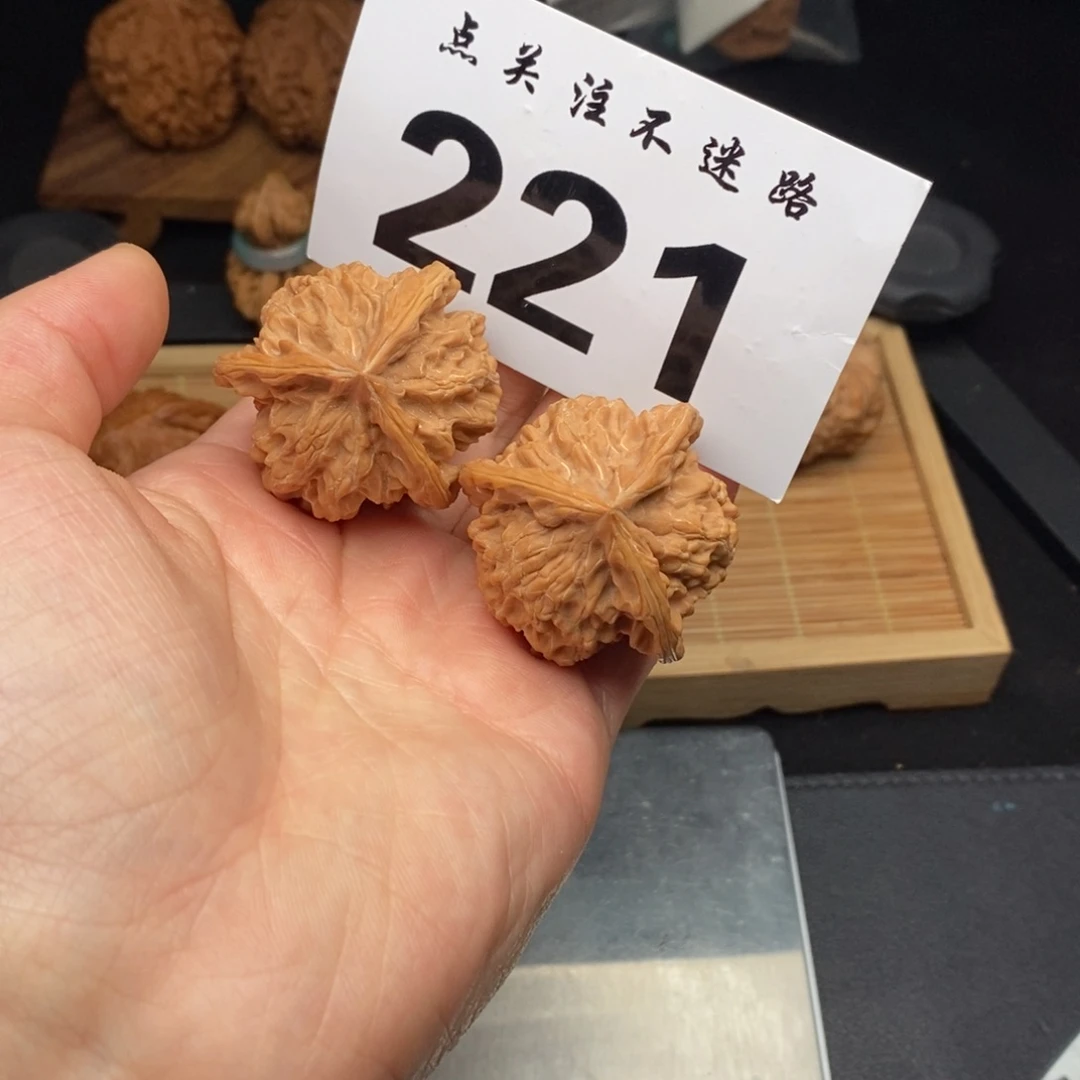 文玩核桃吊坠40三棱