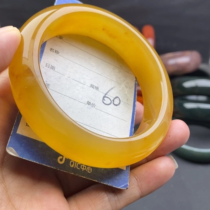 未镶嵌手镯石英质玉