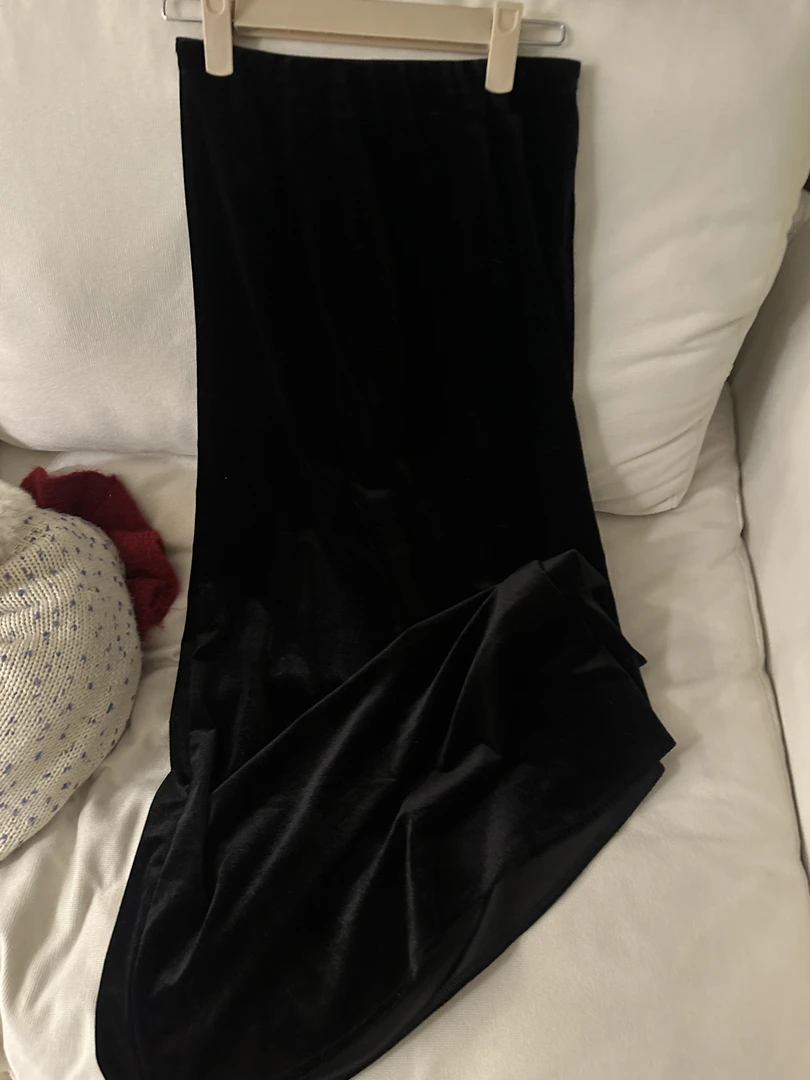 吴馨宜 一年四季百搭丝绒裙