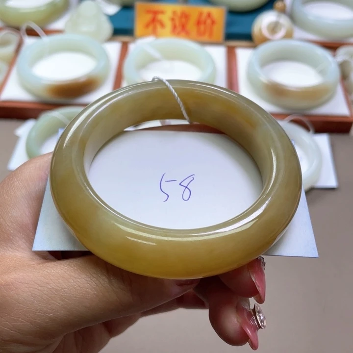 和田玉手镯未镶嵌
