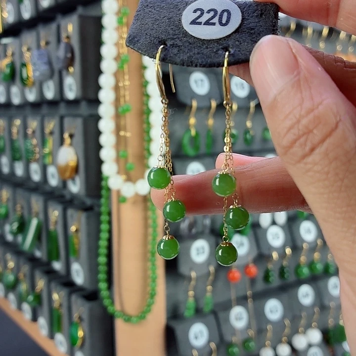 和田玉18K金镶嵌耳饰