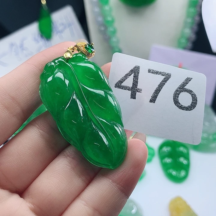 翡翠未镶嵌吊坠(赠链)