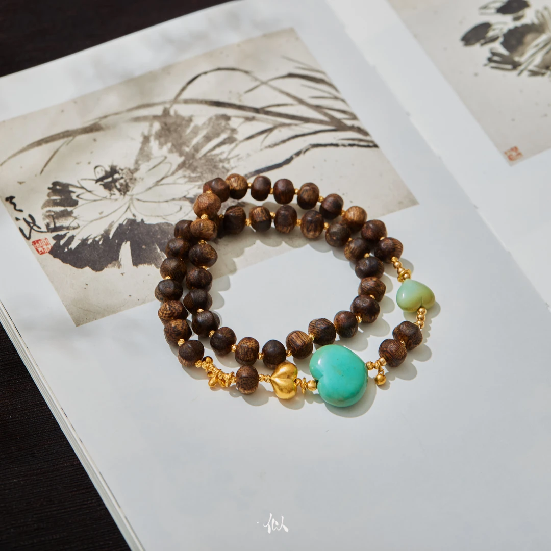 沉香L【沉寂】· 似梓珠宝 · 18k沉香绿松爱心双圈手串  SZCC2050355