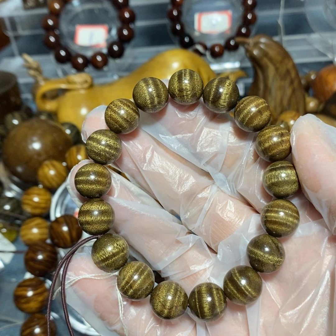 金丝楠庸**年木雕工艺品