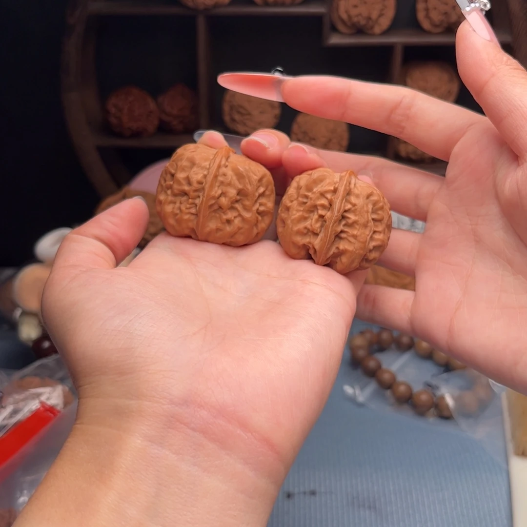 文玩核桃吊坠平谷方块 有修 35-40-33 编号602