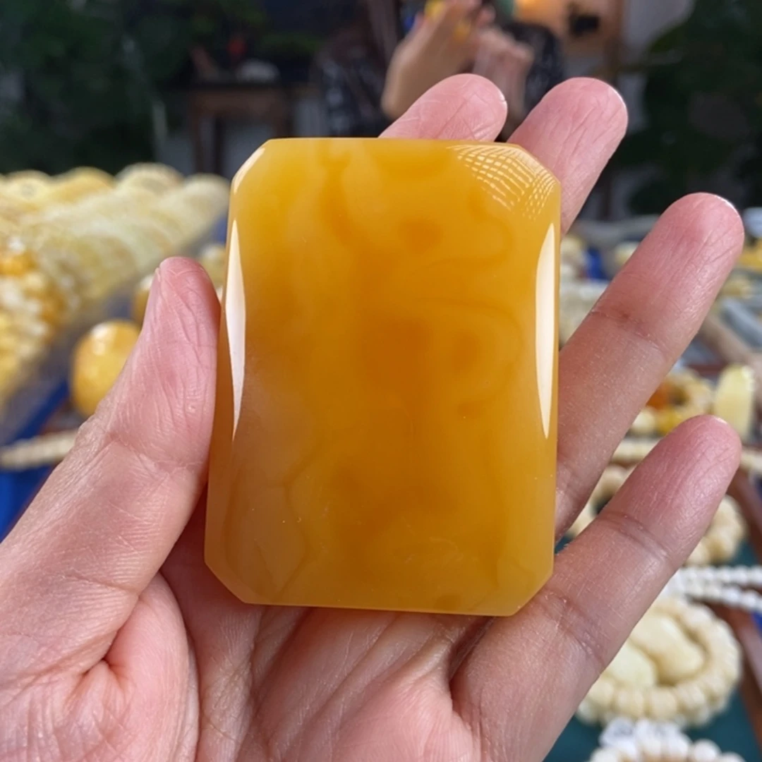 岁***月琥珀未镶嵌珠宝奇石42.11鸡油红无事牌