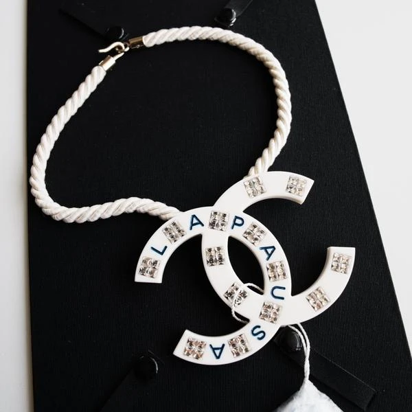 Chanel 游轮白色双C项链