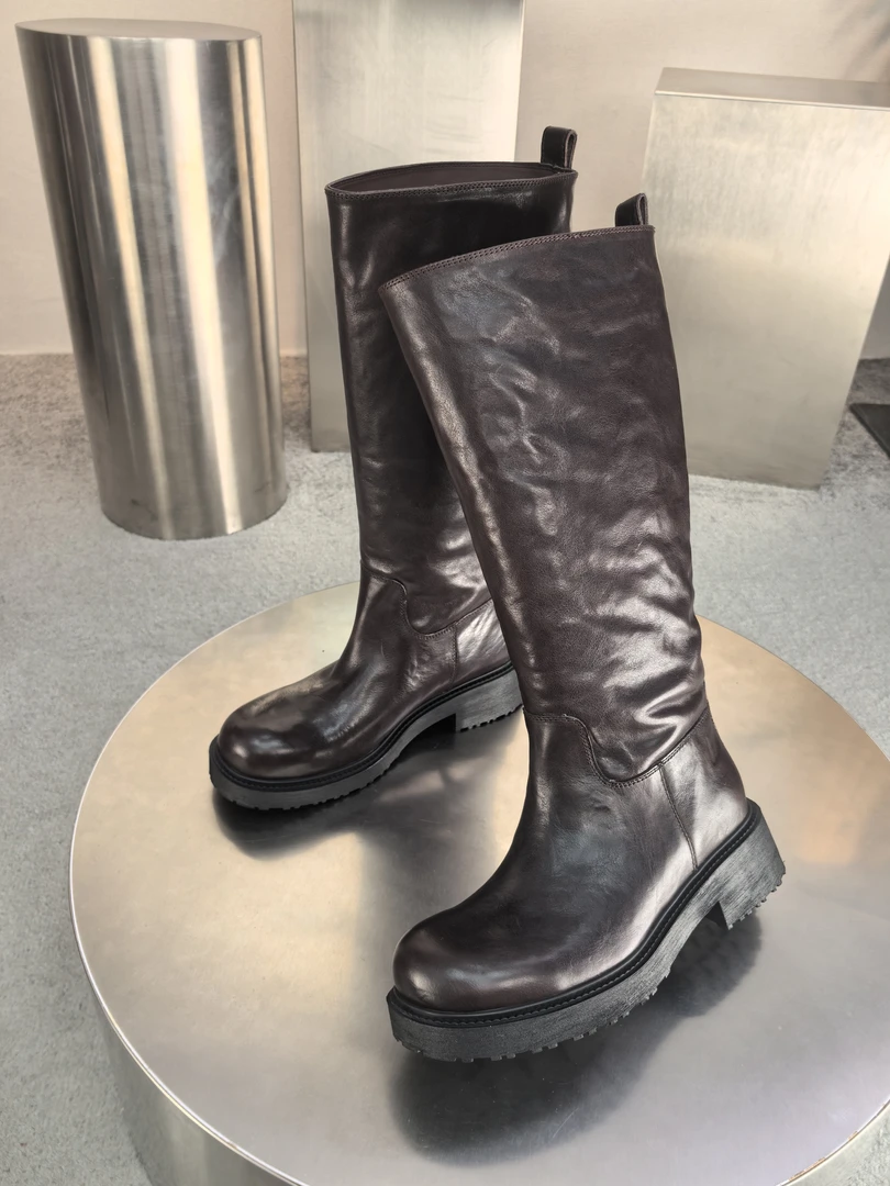 萝茜妮嫚秋冬新款时尚真皮复古做旧水洗圆头大筒围百搭女士骑士靴