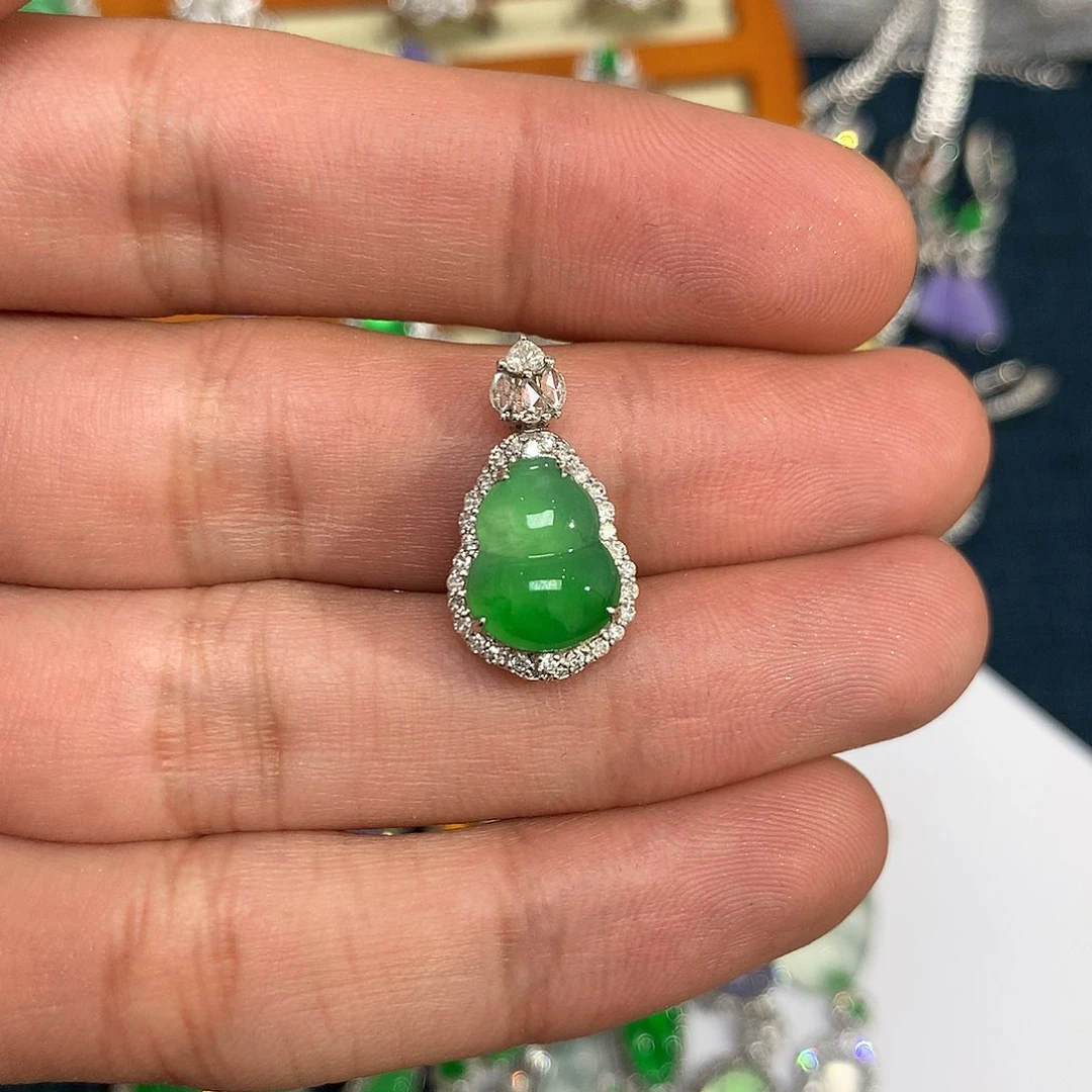 翡翠吊坠(不含链)18K金镶嵌绿葫芦