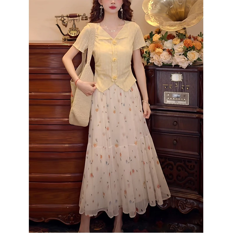 巨好看的夏装套装2025新款黄色温柔V领花朵衬衫碎花半身裙两件套