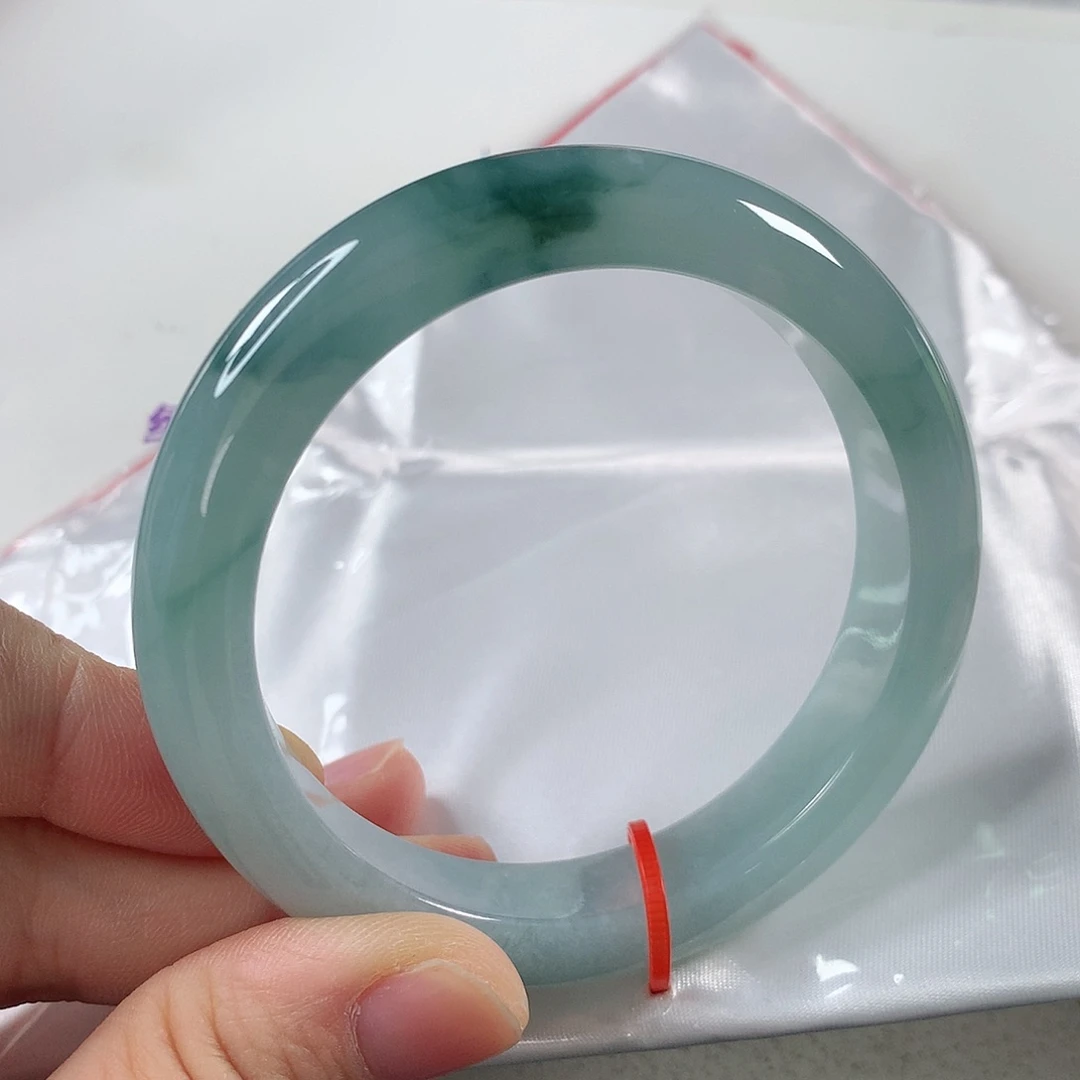 翡翠手镯未镶嵌⑧①