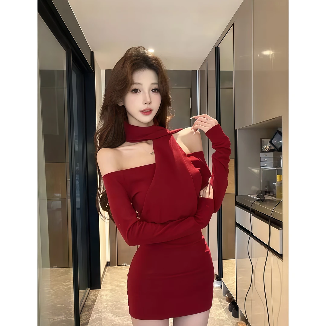 性感风气质一字领露肩挂脖连衣裙女秋冬圣诞新年修身显瘦包臀短裙