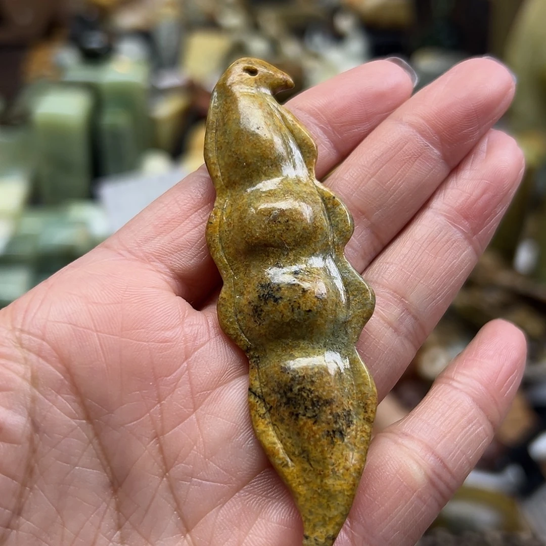 岫岩河磨玉（透闪石质玉）未镶嵌颈饰河磨玉四季豆