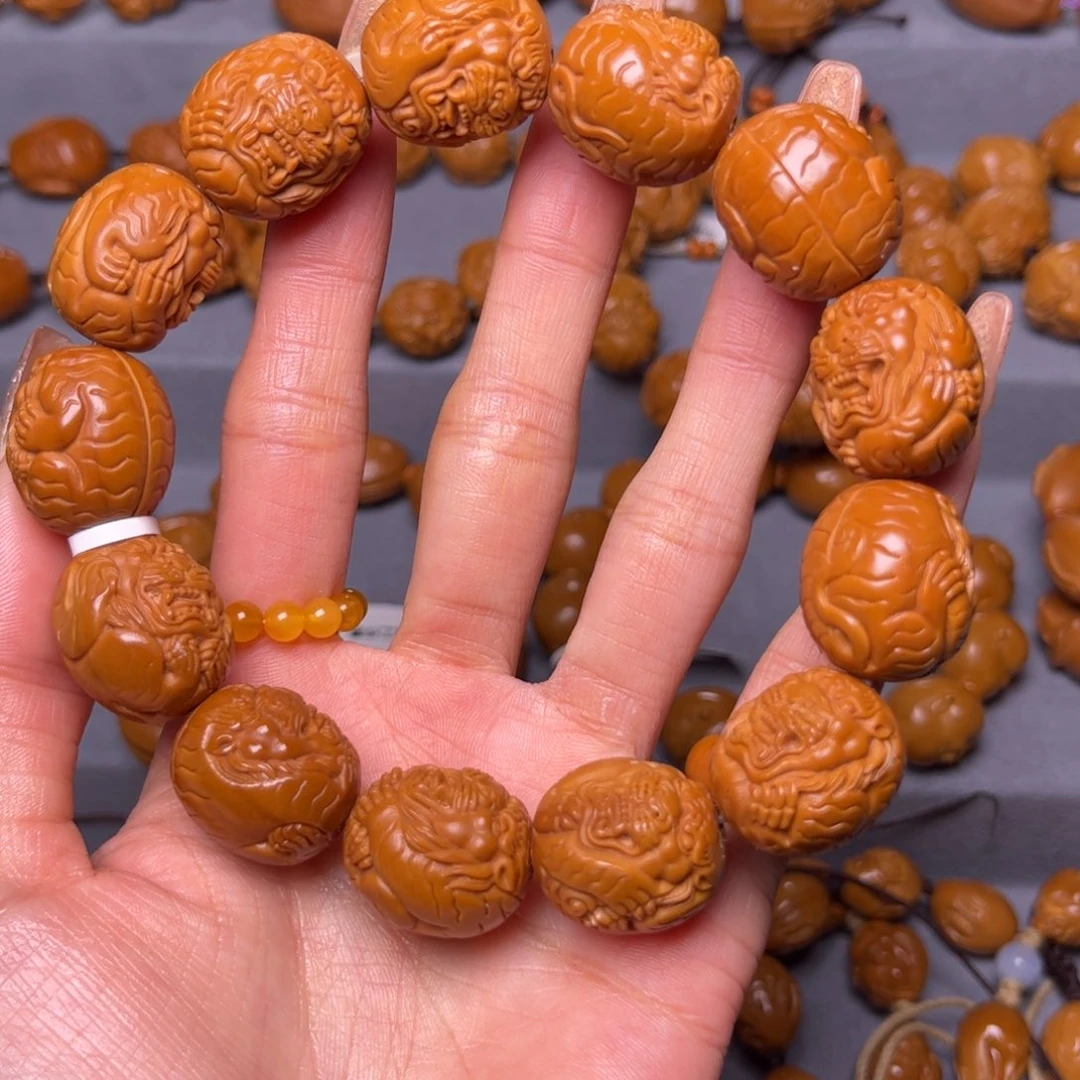 橄榄核吊坠1.8虎虎生威