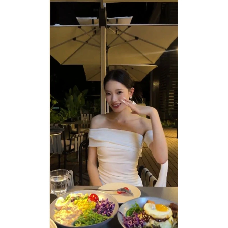 2025夏季新款法式纯欲性感风修身显瘦斜领露肩一字肩设计气质上衣