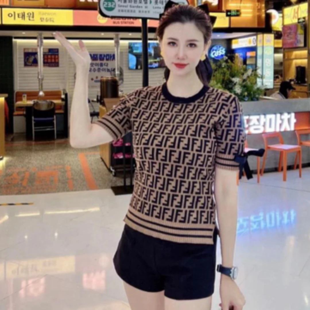 全新未使用 FENDI/芬迪 芬迪老花针织衫/44码/B01007