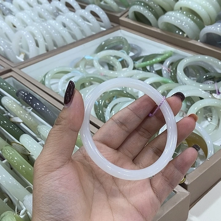 ****七和田玉未镶嵌手镯60mm