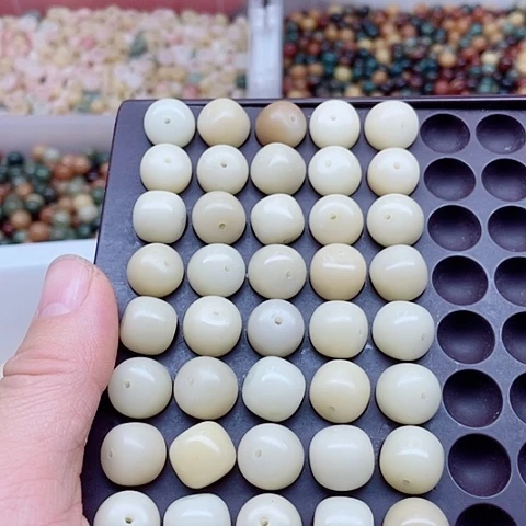 吊坠白玉菩提14奶黄桶50颗