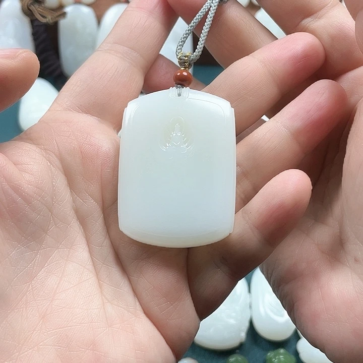 和田玉颈饰未镶嵌银****养