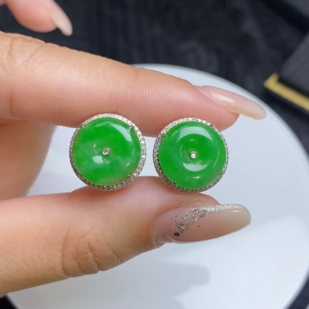 18K金镶嵌翡翠耳饰小扣子