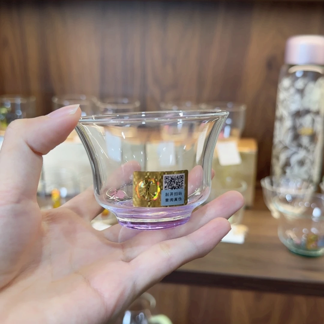 清杯浅紫色粉金标