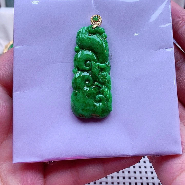 翡翠18K金镶嵌颈饰翡翠