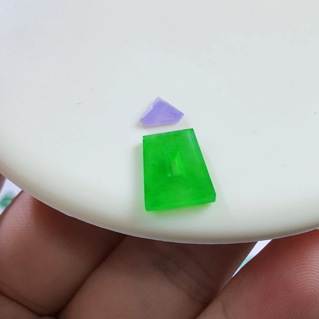 翡翠未镶嵌颈饰裸石