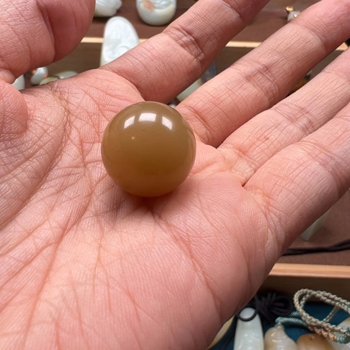 和田玉未镶嵌颈饰且末珠子