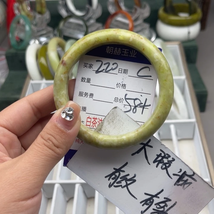 蛇纹石玉未镶嵌手镯