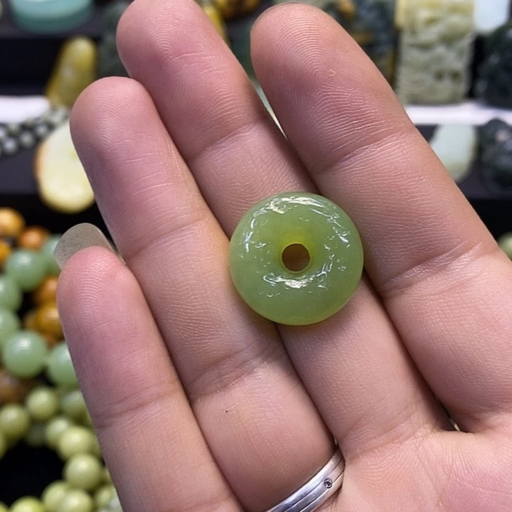 俊***杰蛇纹石玉合金颈饰