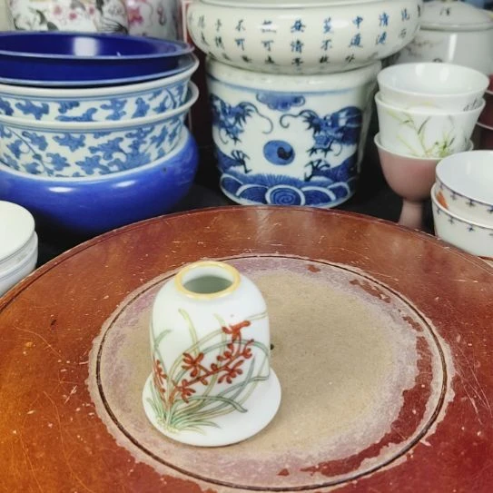 杯袁**此全手工制作的瓷器
