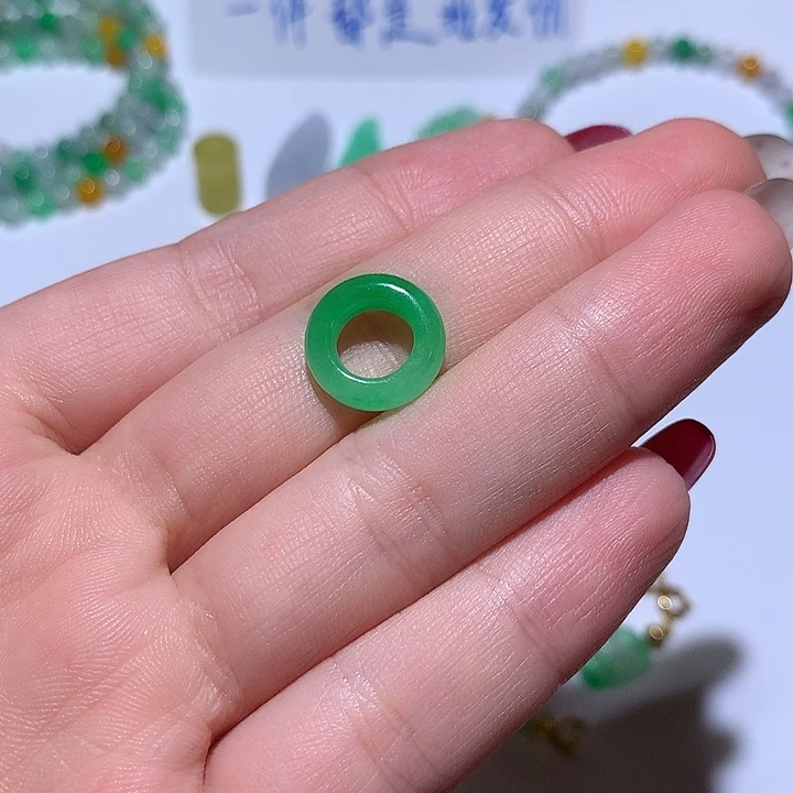 璇***n翡翠未镶嵌颈饰无镶嵌