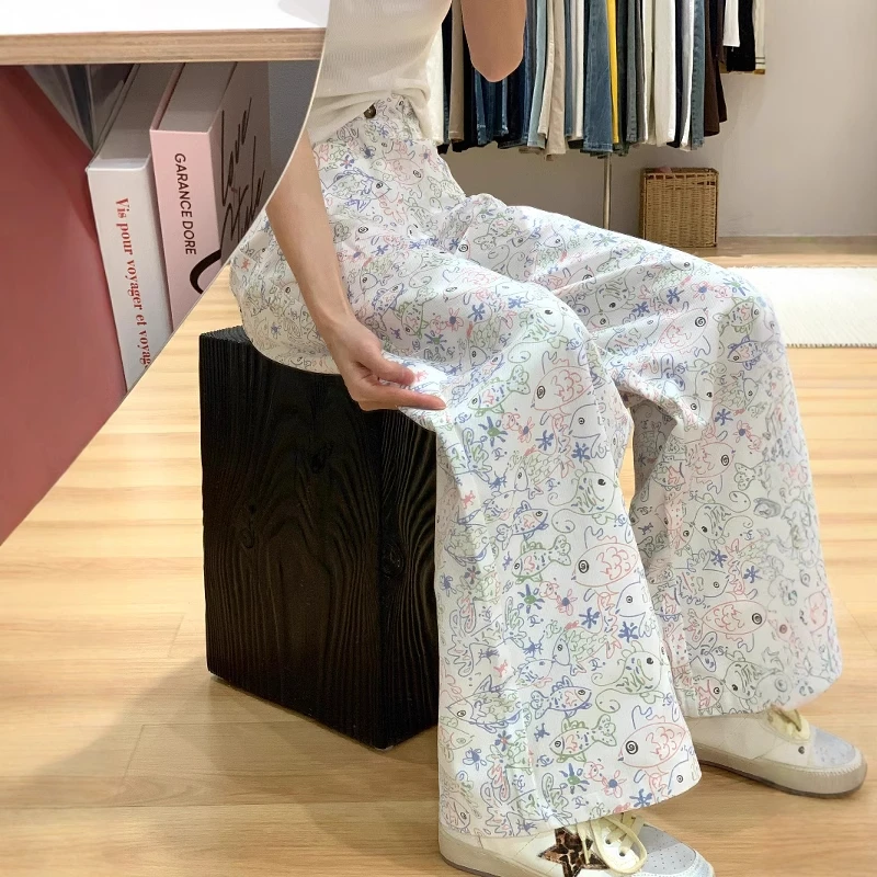 雪千羽白色小鱼涂鸦印花阔腿牛仔裤女春夏2025新款直筒宽松拖地裤