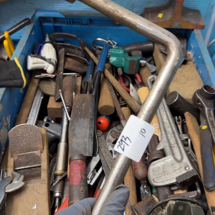 玉***池家用五金工具一个