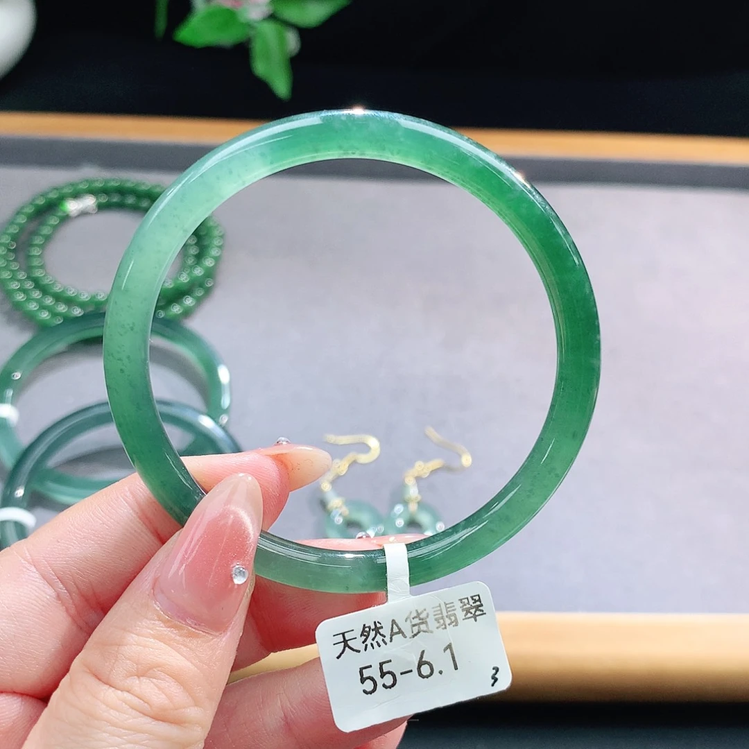 未镶嵌手镯（圆镯）翡翠