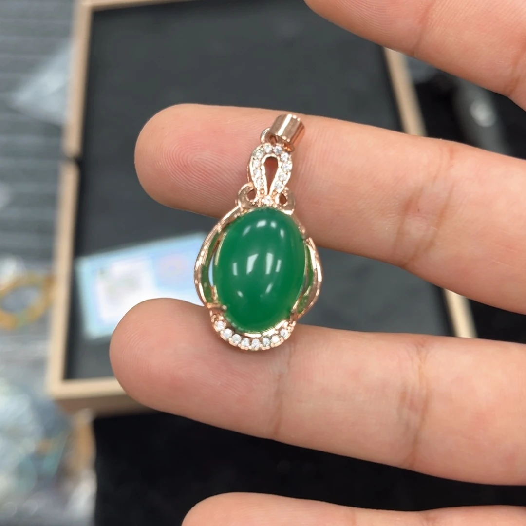 玛瑙/玉髓颈饰未镶嵌吊坠