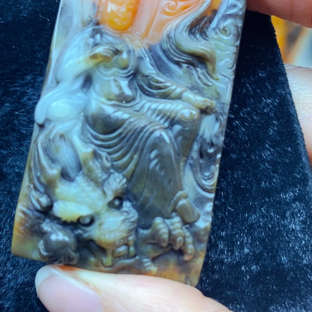 颈饰未镶嵌石英岩玉