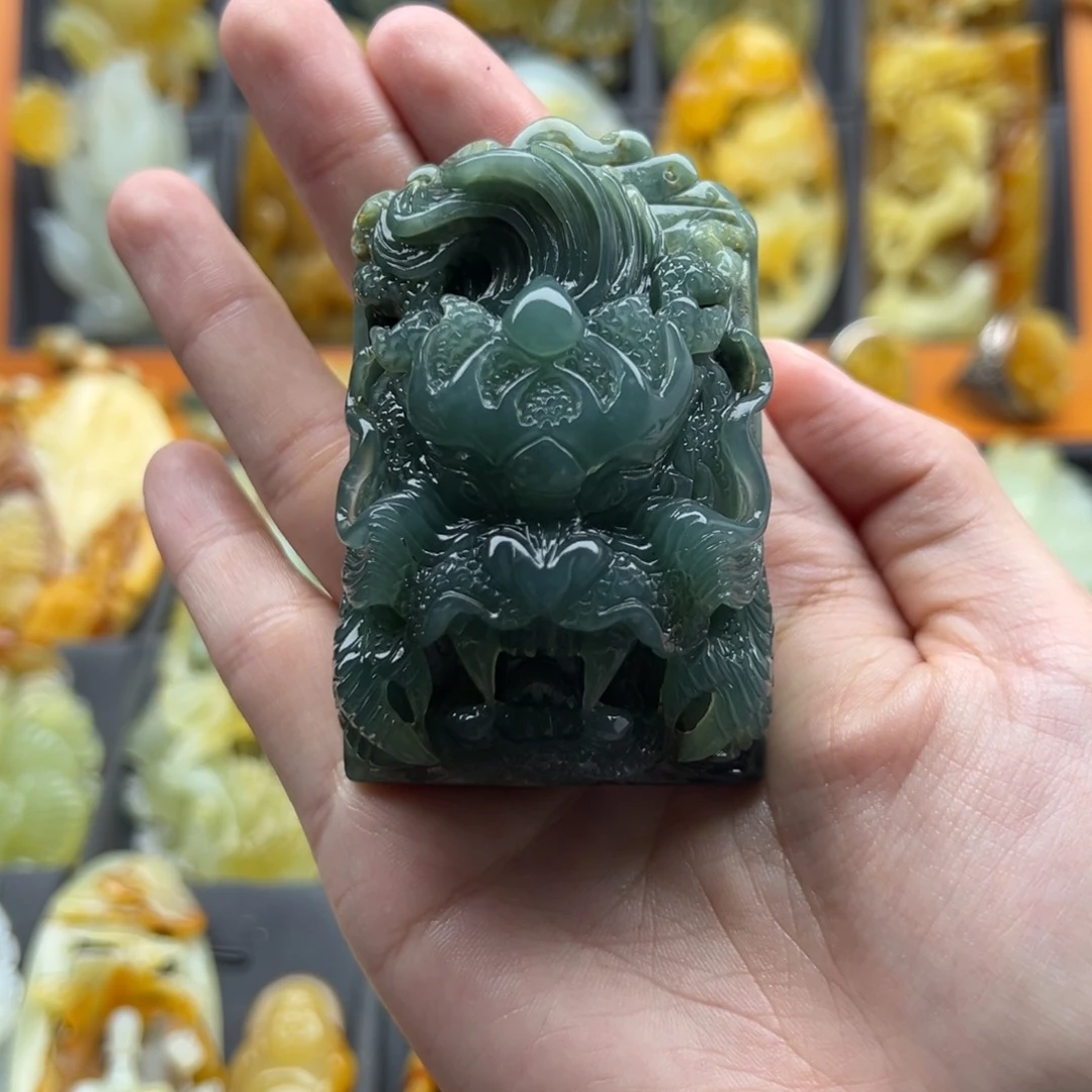 透闪石-蛇纹石玉颈饰未镶嵌崔****鱼